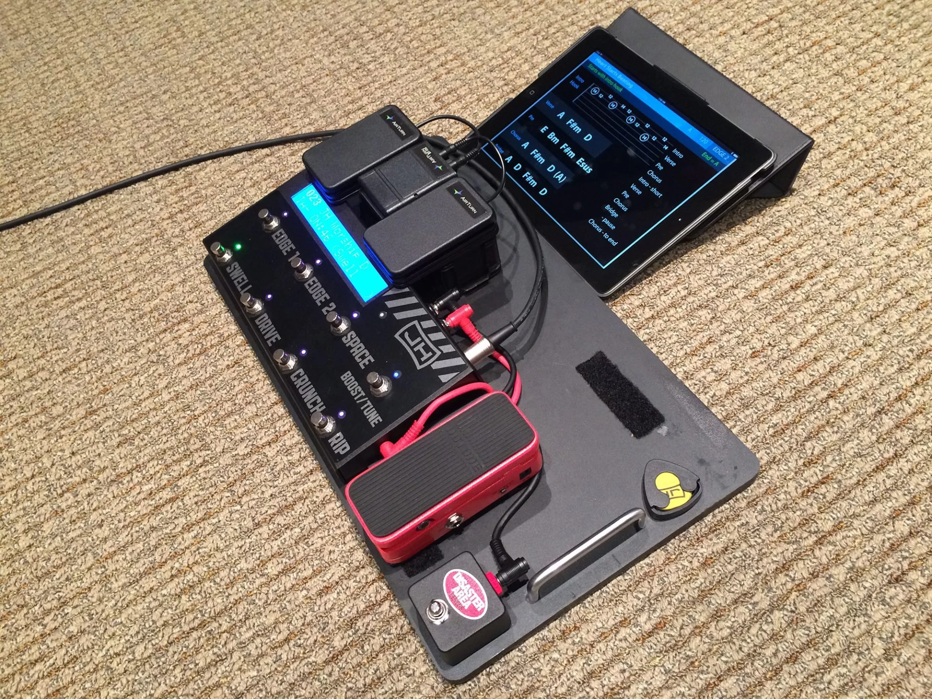 Hotone Soul Press on pedal baord used as expression pedal for Axe Fx